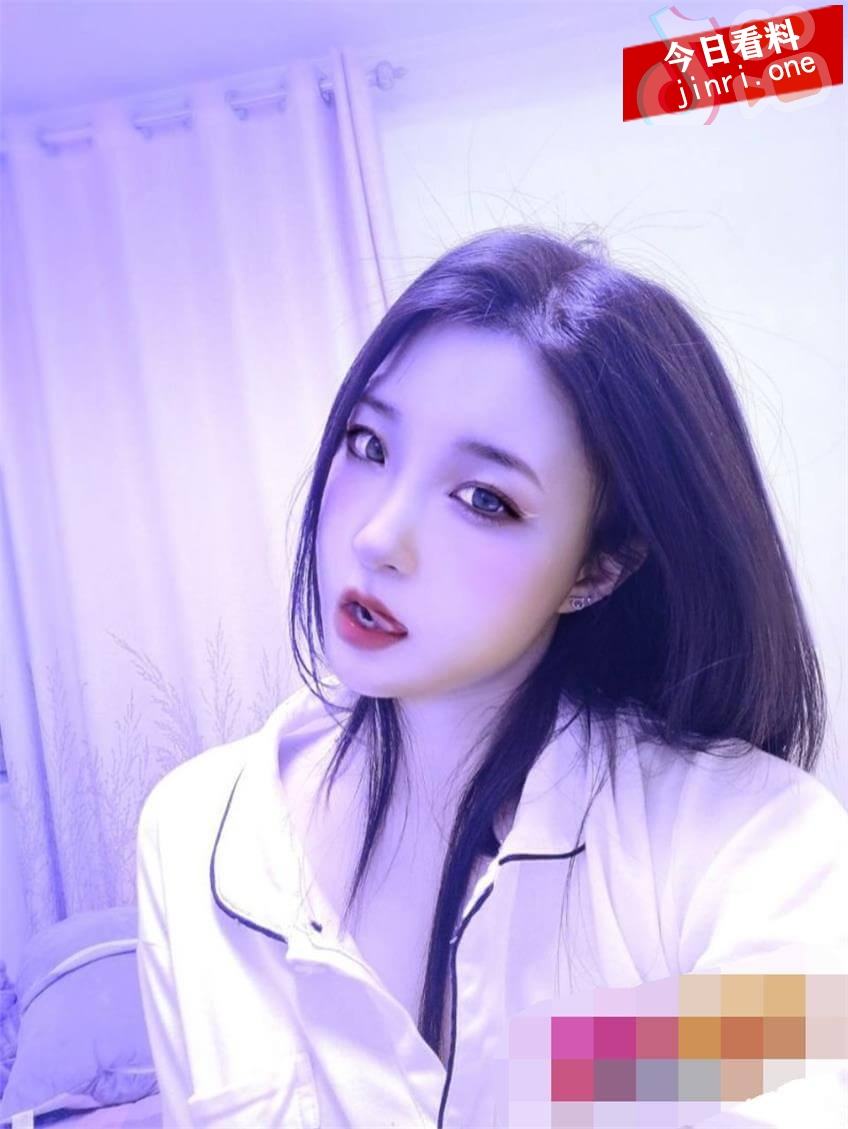 杨甜 1.jpg