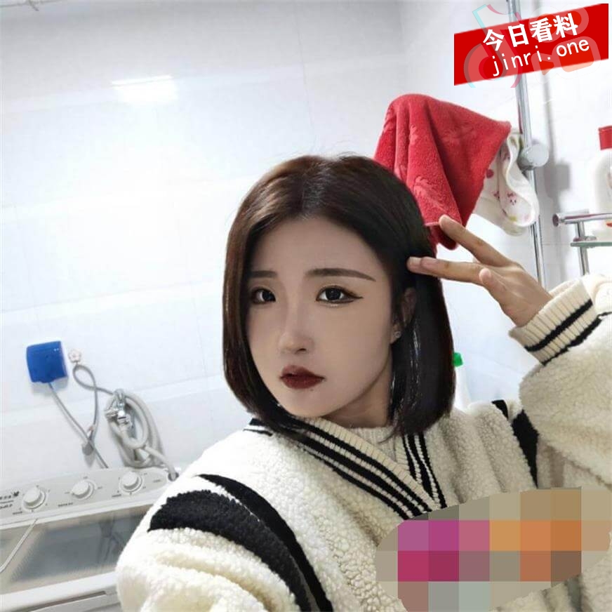 杨甜 2.jpg